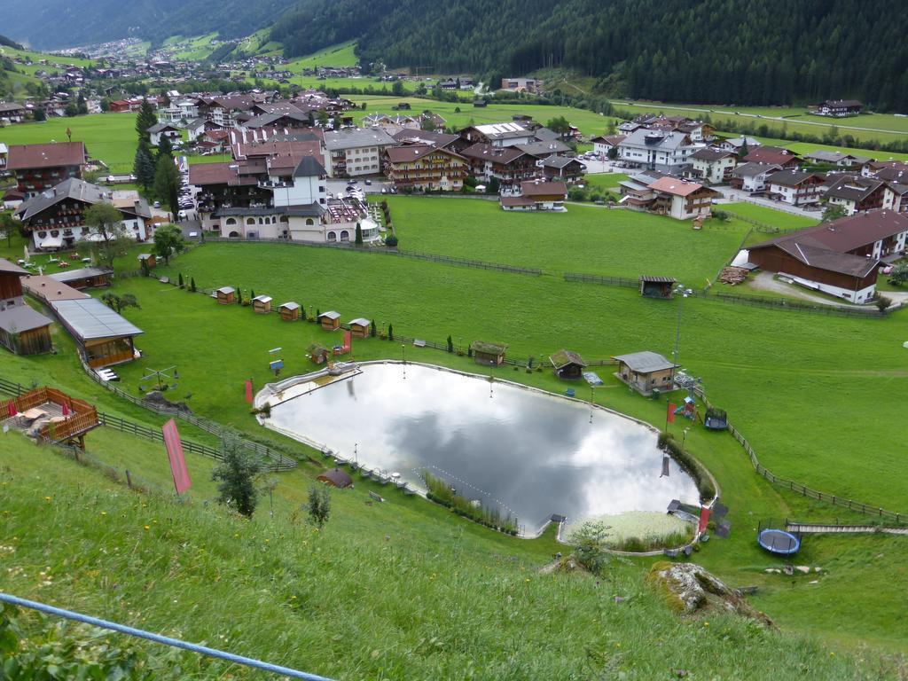 Pension Steinadler ノイシュティフト・イム・シュトゥーバイタール エクステリア 写真